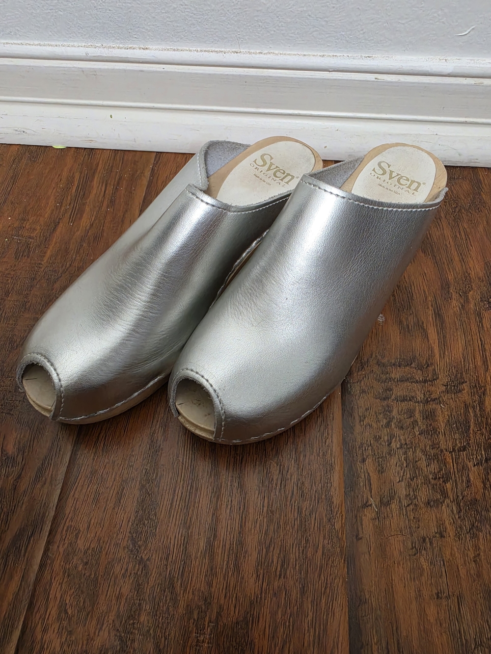 Sven Metallic Silver Leather Peep-Toe Clog Mules Size 39